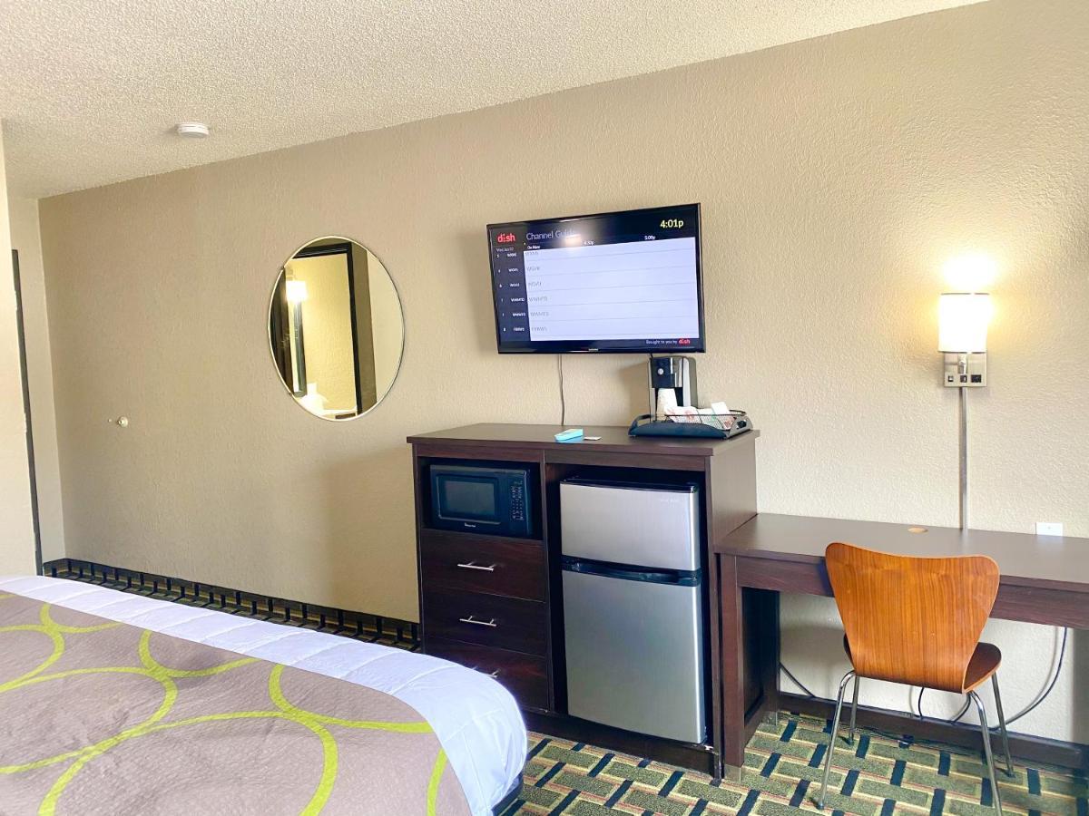 ויומינג Super 8 Grand Rapids City Center מראה חיצוני תמונה